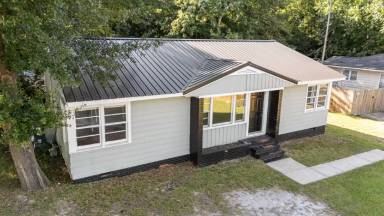 Main picture of 821 Sandalwood Dr