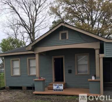 Main picture of 350 Saint Charles St