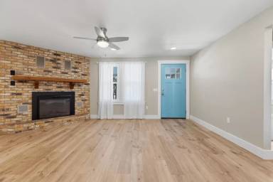 Main picture of 103 W Centre St