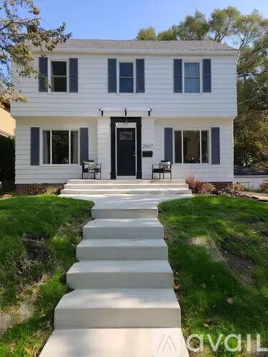 Main picture of 2607 S Rose St