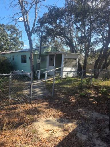 Main picture of 250 S Caraway Pt