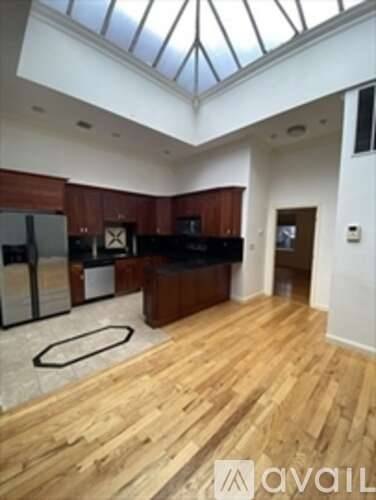 Main picture of 50 Temple Pl