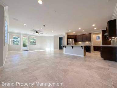 Main picture of 1 Silver Spruce Ct