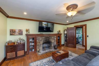 Main picture of 7550 Mayfield Rd