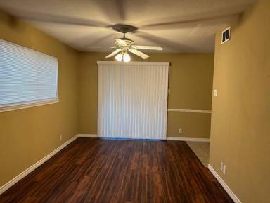 Main picture of 1716 N Travis St