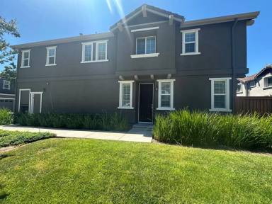 Main picture of 1367 Reagan Way