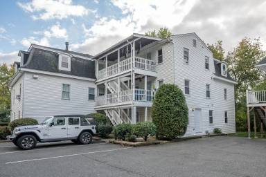 Main picture of 19 Railroad St