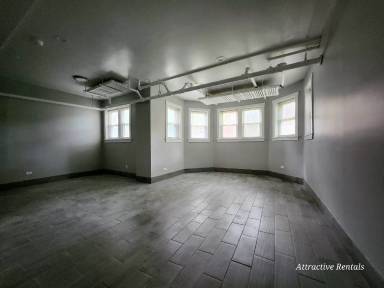 Main picture of 654 E 81st St