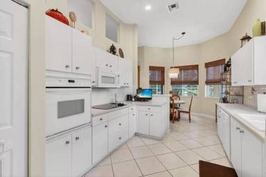 Main picture of 15845 Vivanco St