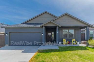Main picture of 872 NW 24th Way