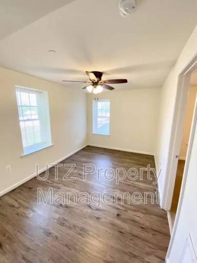 Main picture of 296 E Main St