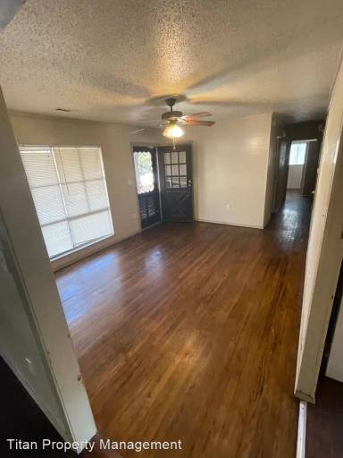 Main picture of 802 Desoto Pl