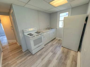 Main picture of 321 W Broad St