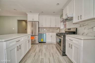 Main picture of 2145 32nd St