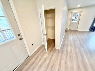 Main picture of 8018 W Glen Rd