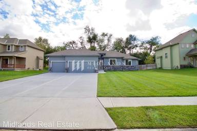Main picture of 5255 Waterford Avenue Cir