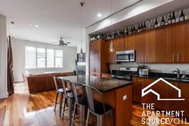 Main picture of 1354 W Augusta Blvd