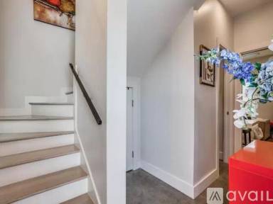Main picture of 2307 N Carroll Ave