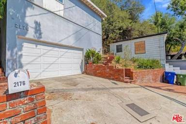 Main picture of 2134 N Beverly Glen Blvd