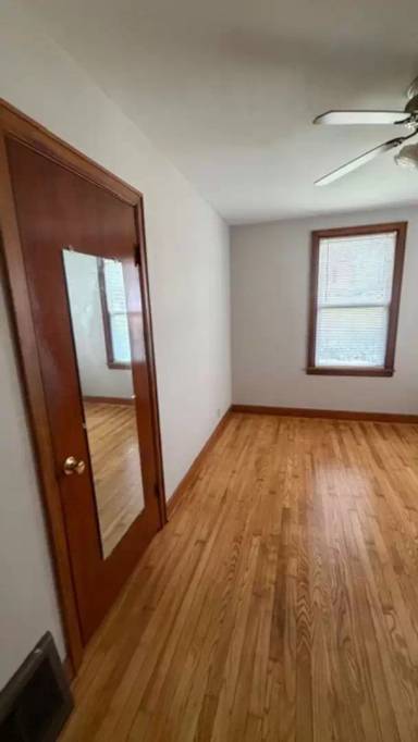 Main picture of 520 W 8th St