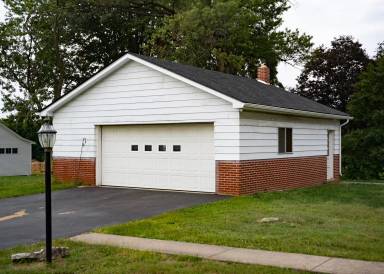 Main picture of 3950 Locust Grove Rd