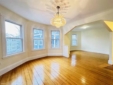 Main picture of 47R Creighton St