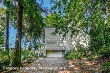 Main picture of 2914 E Lake Sammamish Pkwy NE