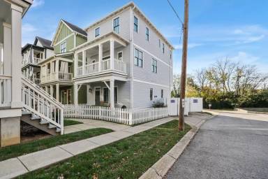 Main picture of 204 Burns Ave