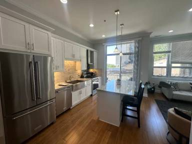 Main picture of 821 S Wells St