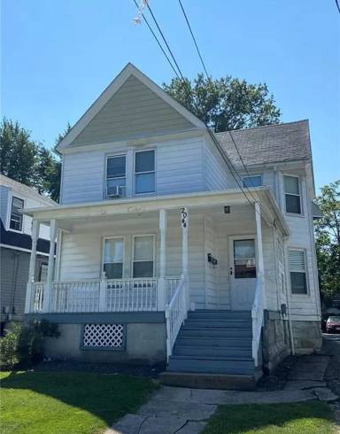 Main picture of 2024 W 100th St