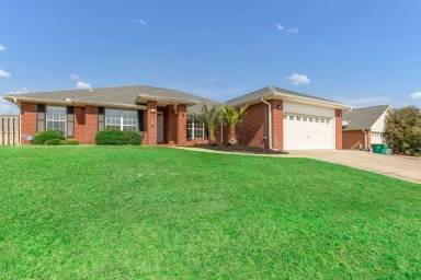Main picture of 2144 Hagood Loop
