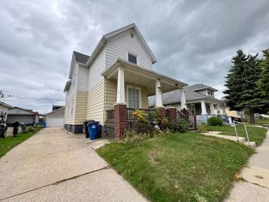 Main picture of 1801 N Wisconsin St