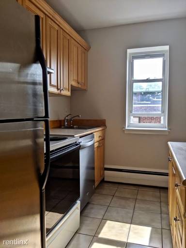 Main picture of 100 Marion St