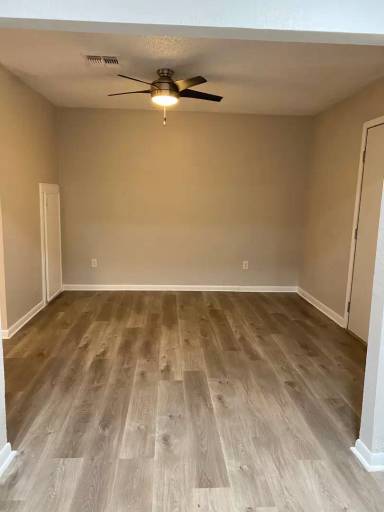 Main picture of 49 S Commonsway Dr