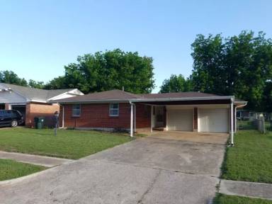 Main picture of 9316 NE 13th Pl