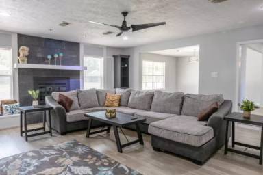 Main picture of 1031 Clark St