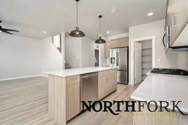 Main picture of 4219 E Hillsong St