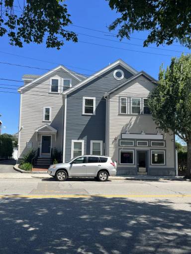 Main picture of 927 Massachusetts Ave