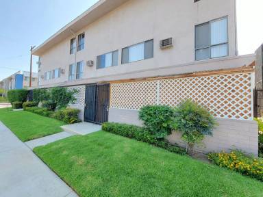 Main picture of 7337 Haskell Ave