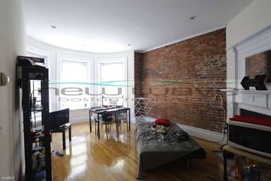 Main picture of 409 Marlborough St