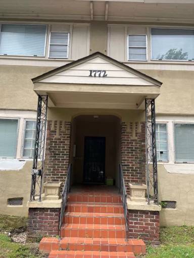 Main picture of 1772 Poplar Ave