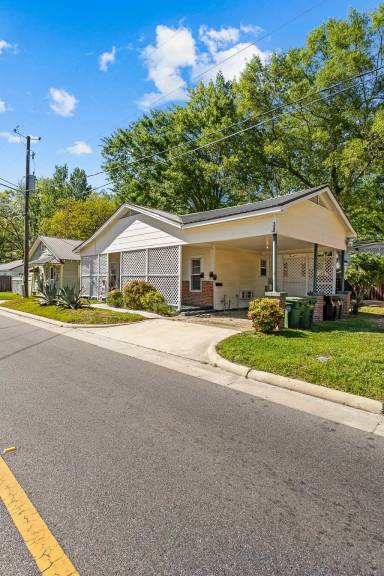 Main picture of 651 W 4th St