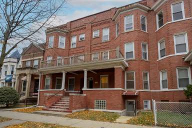 Main picture of 664-666 E 50th Pl