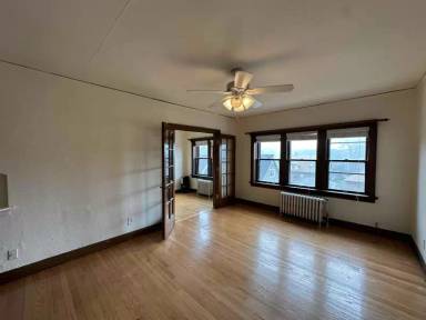 Main picture of 1809 E Marion St