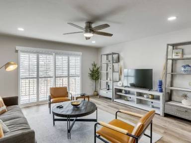 Main picture of The Nichols - 104
