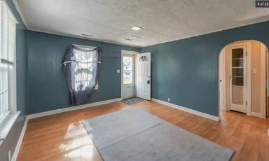 Main picture of 2516 E 4th St