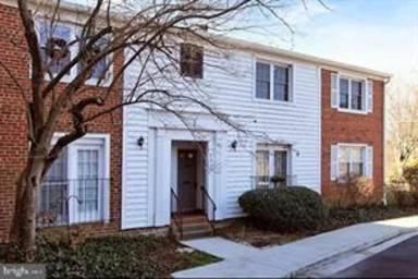 Main picture of 2615 S Walter Reed Dr