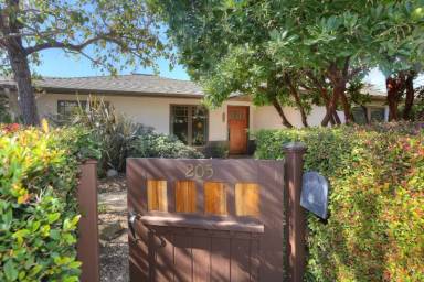Main picture of 205 E Calle Laureles