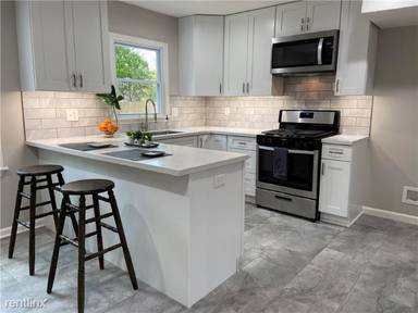 Main picture of 7227 Dearborn St