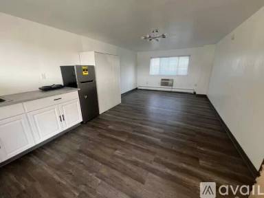 Main picture of 2199 S Linn Ave